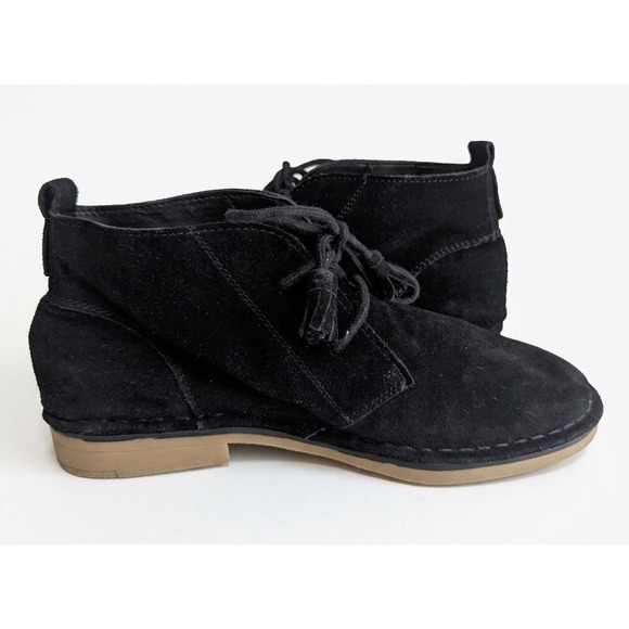 Tommy Bahama Evert Black Suede Booties, Tassel Laces, Rubber Soles, Size 7.5 - Picture 5 of 6